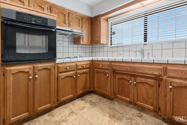 3100 Woodstown Street, Bakersfield, CA 93312