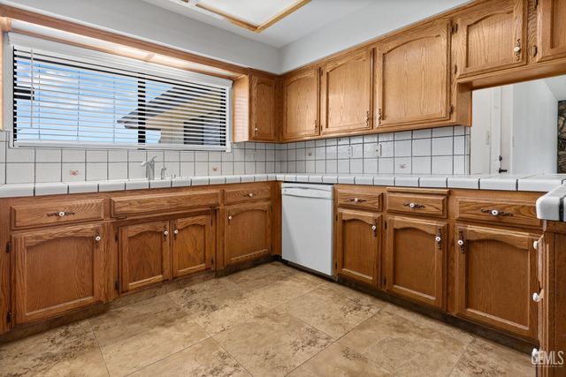 3100 Woodstown Street, Bakersfield, CA 93312