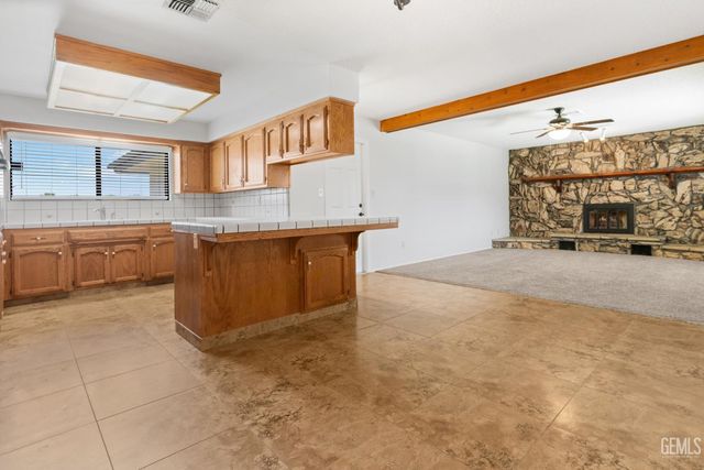 3100 Woodstown Street, Bakersfield, CA 93312