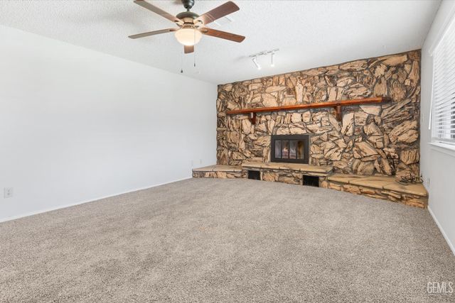 3100 Woodstown Street, Bakersfield, CA 93312