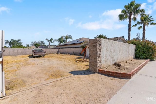 3100 Woodstown Street, Bakersfield, CA 93312