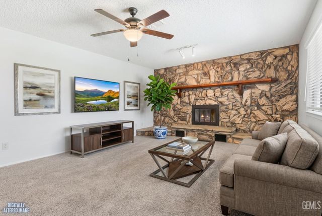 3100 Woodstown Street, Bakersfield, CA 93312