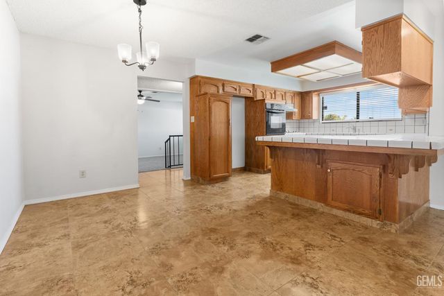 3100 Woodstown Street, Bakersfield, CA 93312