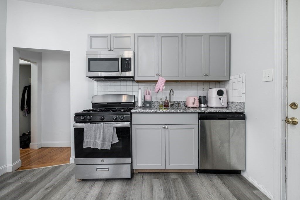 20 Cottage St 3R, Everett, MA 02149