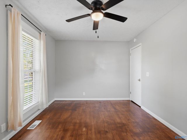 2614 Vinyard Street NE, Huntsville, AL 35811