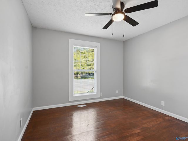 2614 Vinyard Street NE, Huntsville, AL 35811