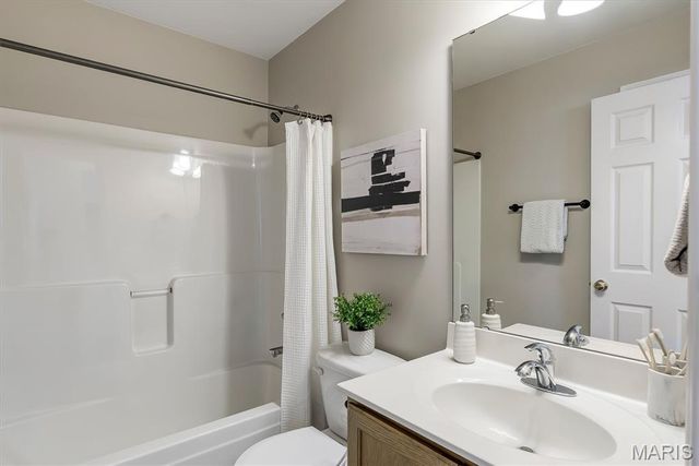 2004 Abby Court, Lake St Louis, MO 63367