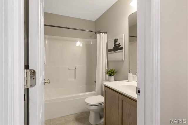 2004 Abby Court, Lake St Louis, MO 63367