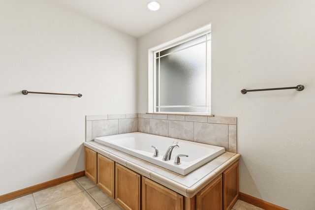 602 Barton Road, Eagle Point, OR 97524