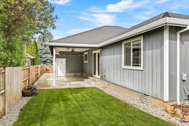 602 Barton Road, Eagle Point, OR 97524