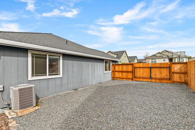 602 Barton Road, Eagle Point, OR 97524