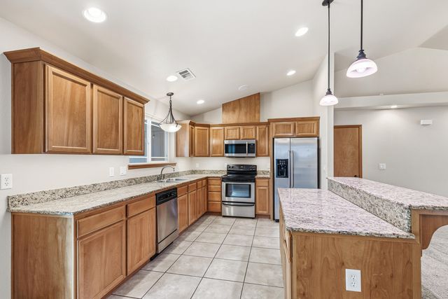 602 Barton Road, Eagle Point, OR 97524