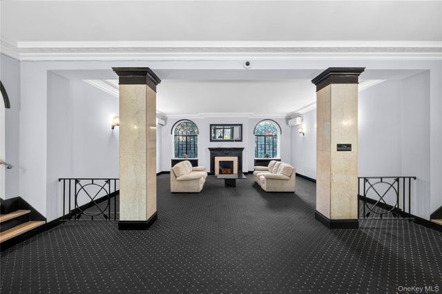69-09 108th St 504, Forest Hills, NY 11375