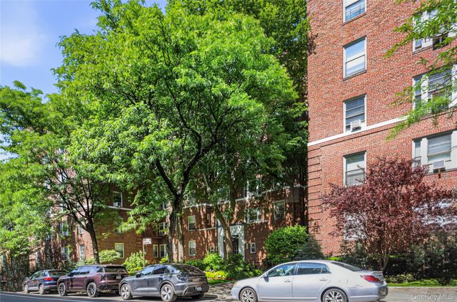 69-09 108th St 504, Forest Hills, NY 11375