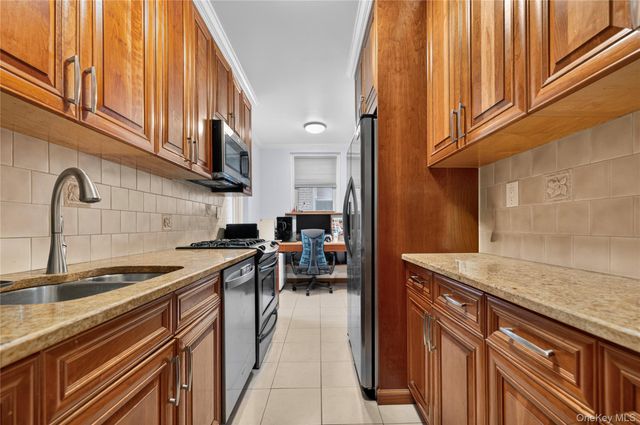 69-09 108th St 504, Forest Hills, NY 11375