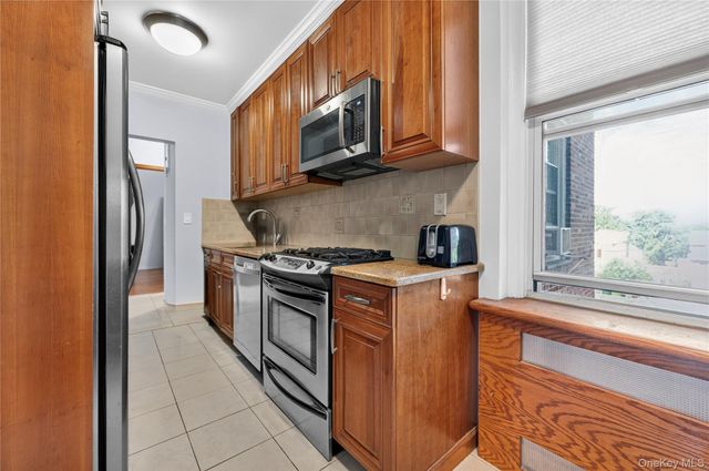 69-09 108th St 504, Forest Hills, NY 11375