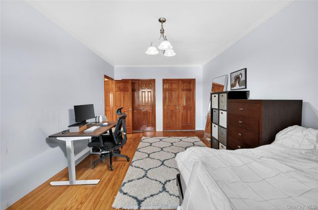 69-09 108th St 504, Forest Hills, NY 11375