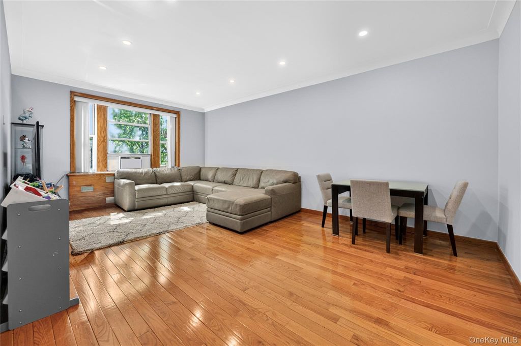 69-09 108th St 504, Forest Hills, NY 11375