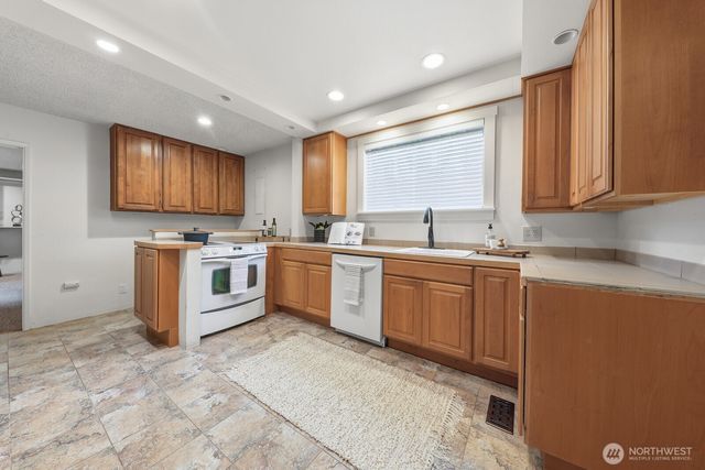 6519 17th Street NW, Seattle, WA 98117