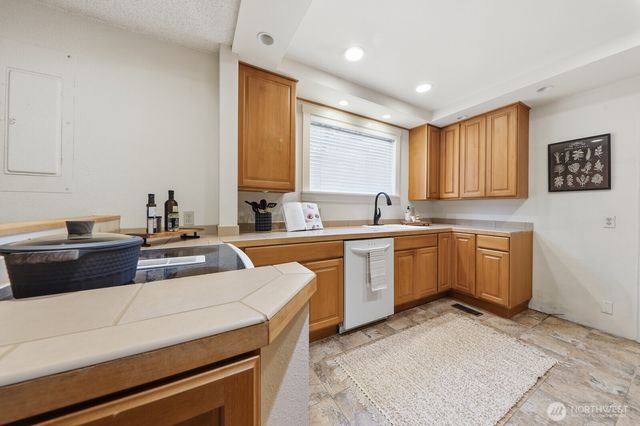 6519 17th Street NW, Seattle, WA 98117