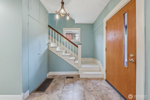 6519 17th Street NW, Seattle, WA 98117