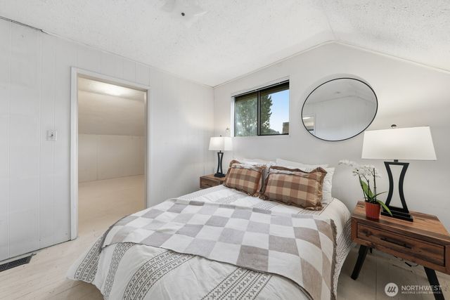 6519 17th Street NW, Seattle, WA 98117