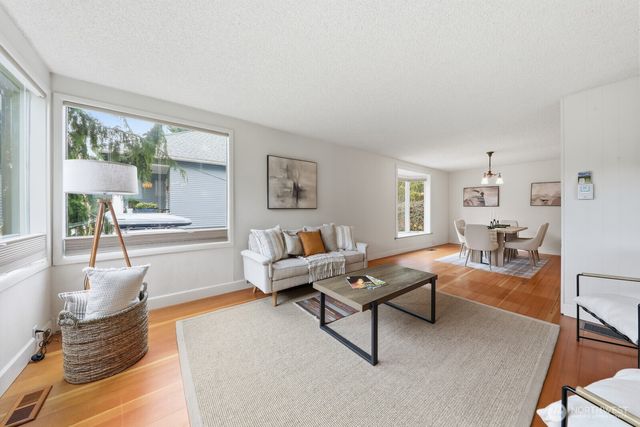 6519 17th Street NW, Seattle, WA 98117