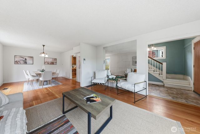 6519 17th Street NW, Seattle, WA 98117