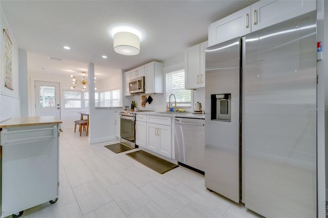 2410 CENTER AVENUE, Orlando, FL 32806