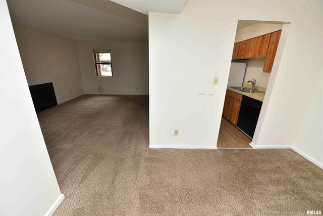 5734 N AUTUMN RIDGE Court, Peoria, IL 61615
