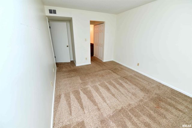 5734 N AUTUMN RIDGE Court, Peoria, IL 61615