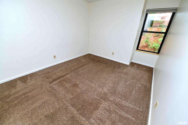 5734 N AUTUMN RIDGE Court, Peoria, IL 61615