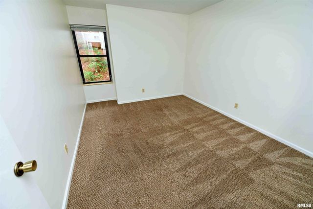 5734 N AUTUMN RIDGE Court, Peoria, IL 61615