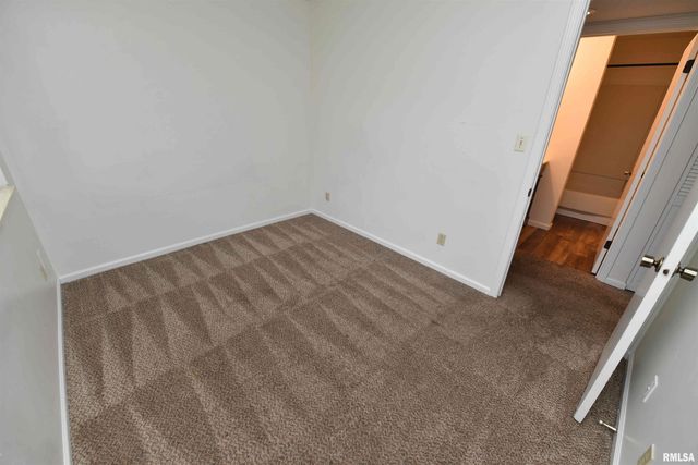 5734 N AUTUMN RIDGE Court, Peoria, IL 61615