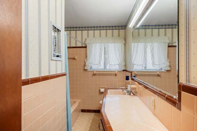 502 Dan Street, East Bernard, TX 77435