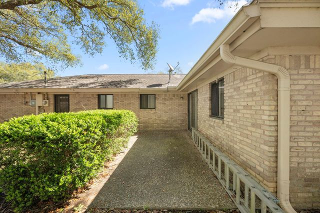 502 Dan Street, East Bernard, TX 77435