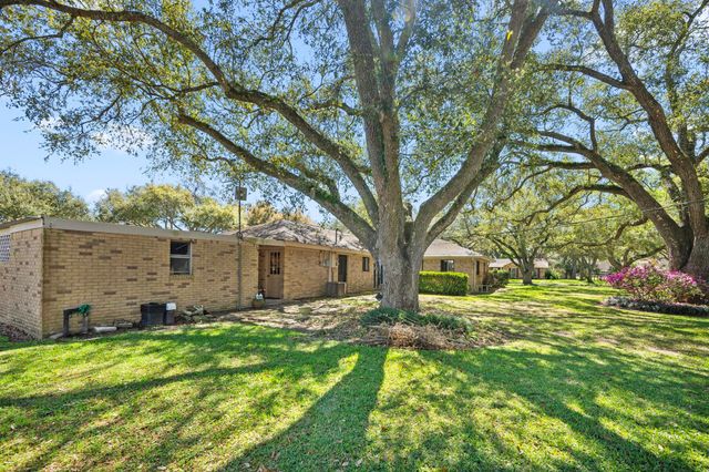 502 Dan Street, East Bernard, TX 77435
