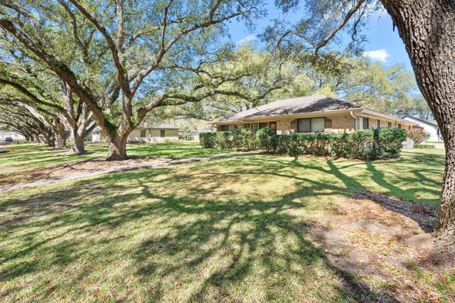 502 Dan Street, East Bernard, TX 77435