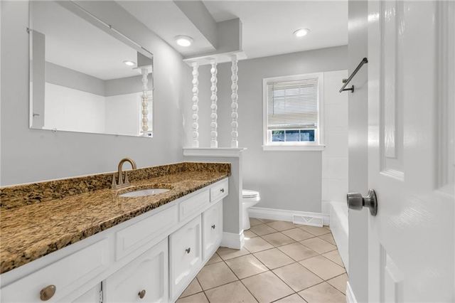 200 NE Locust Drive, Blue Springs, MO 64014