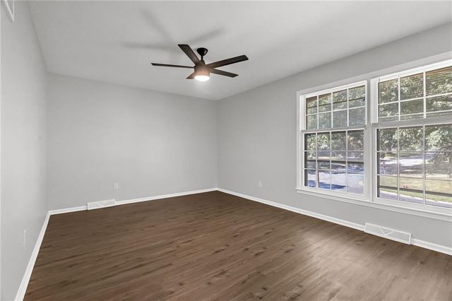 200 NE Locust Drive, Blue Springs, MO 64014