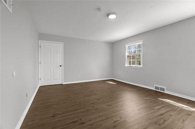 200 NE Locust Drive, Blue Springs, MO 64014