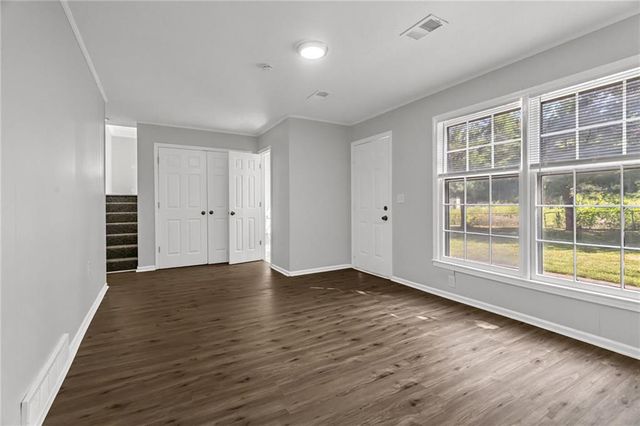 200 NE Locust Drive, Blue Springs, MO 64014