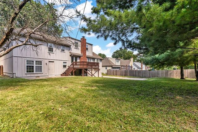 200 NE Locust Drive, Blue Springs, MO 64014