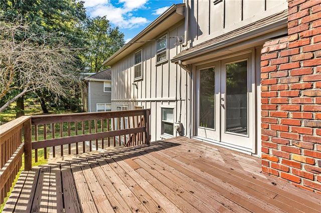 200 NE Locust Drive, Blue Springs, MO 64014