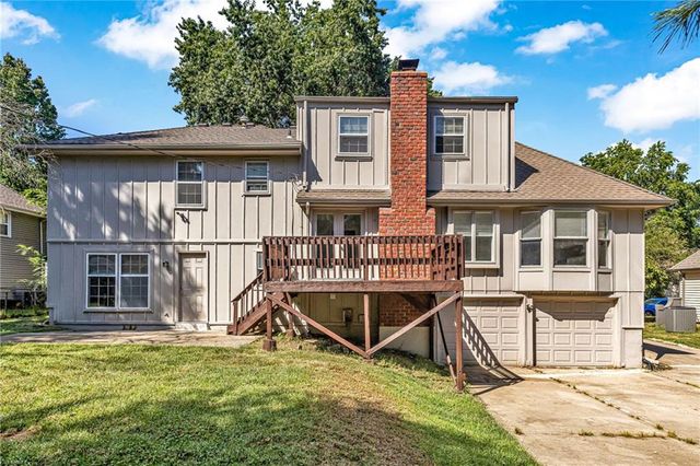 200 NE Locust Drive, Blue Springs, MO 64014