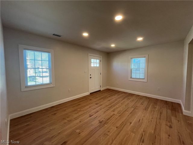 13325 Carrington Avenue, Cleveland, OH 44135