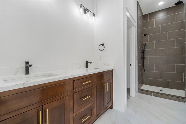 431 Hedge Drive, Centerton, AR 72719