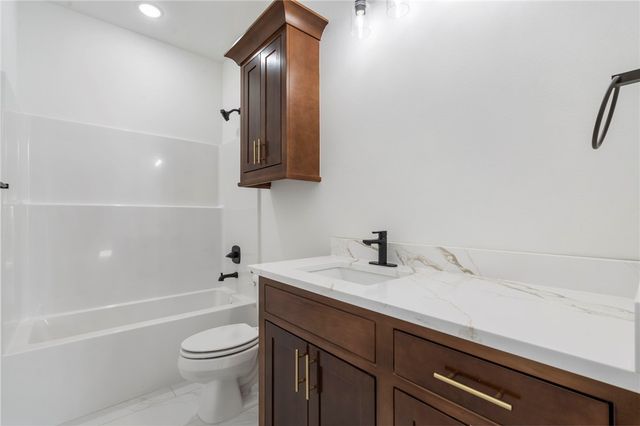 431 Hedge Drive, Centerton, AR 72719