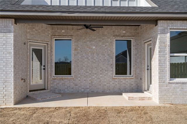 431 Hedge Drive, Centerton, AR 72719