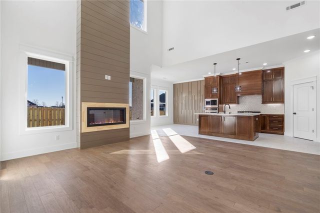 431 Hedge Drive, Centerton, AR 72719